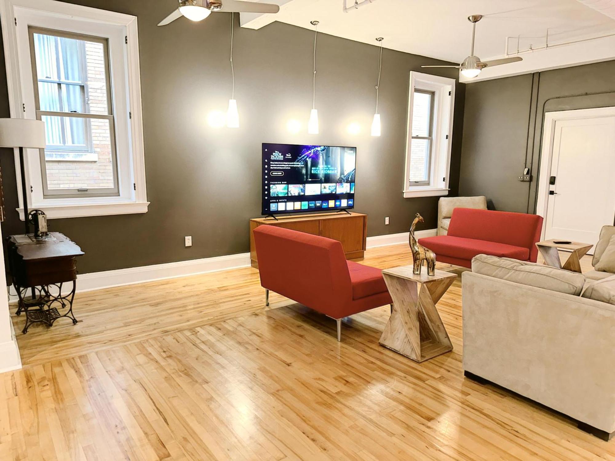 Apartment The Historic Lyric Penthouse With Private Rooftop *