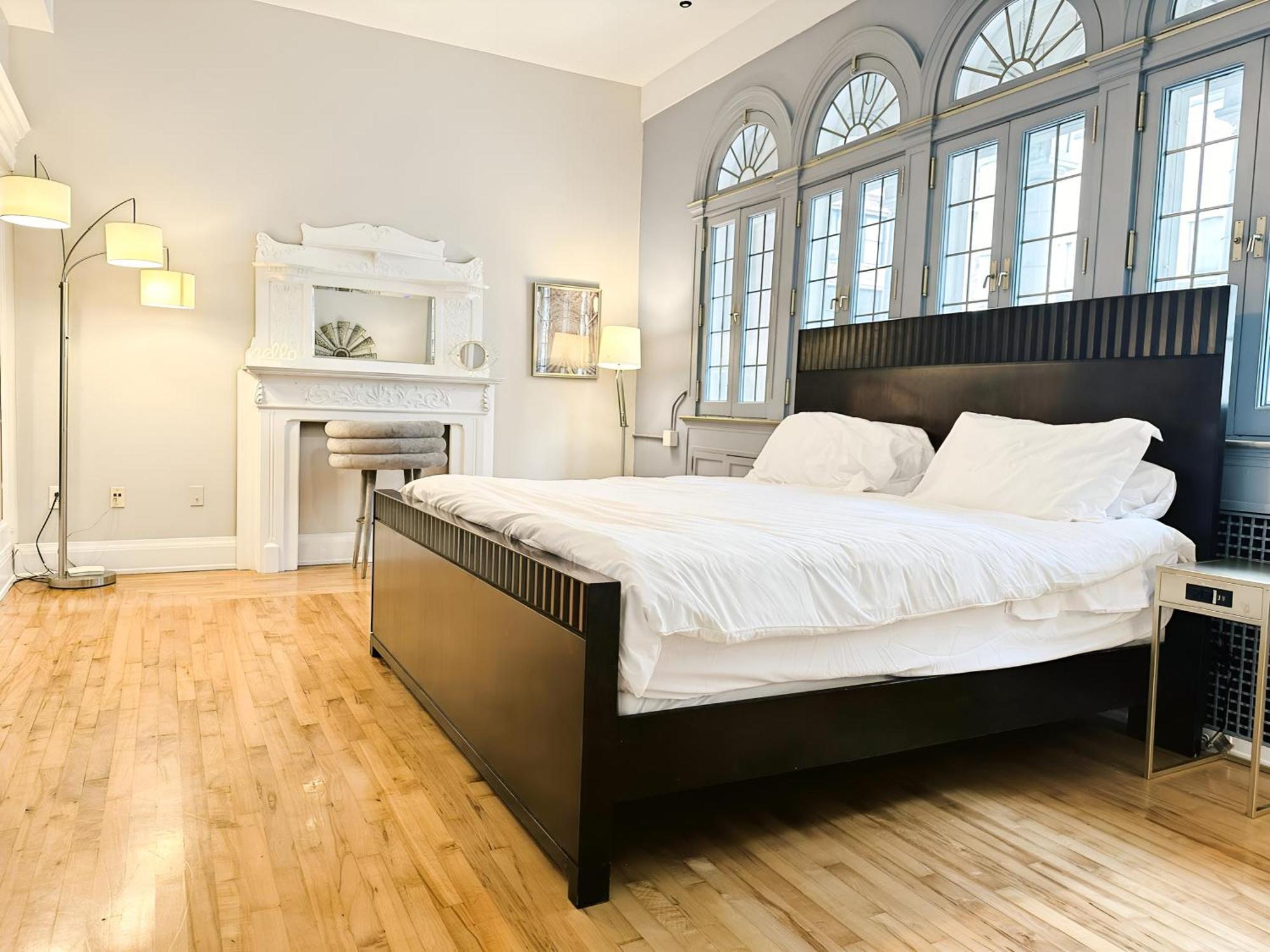 Apartment The Historic Lyric Penthouse With Private Rooftop