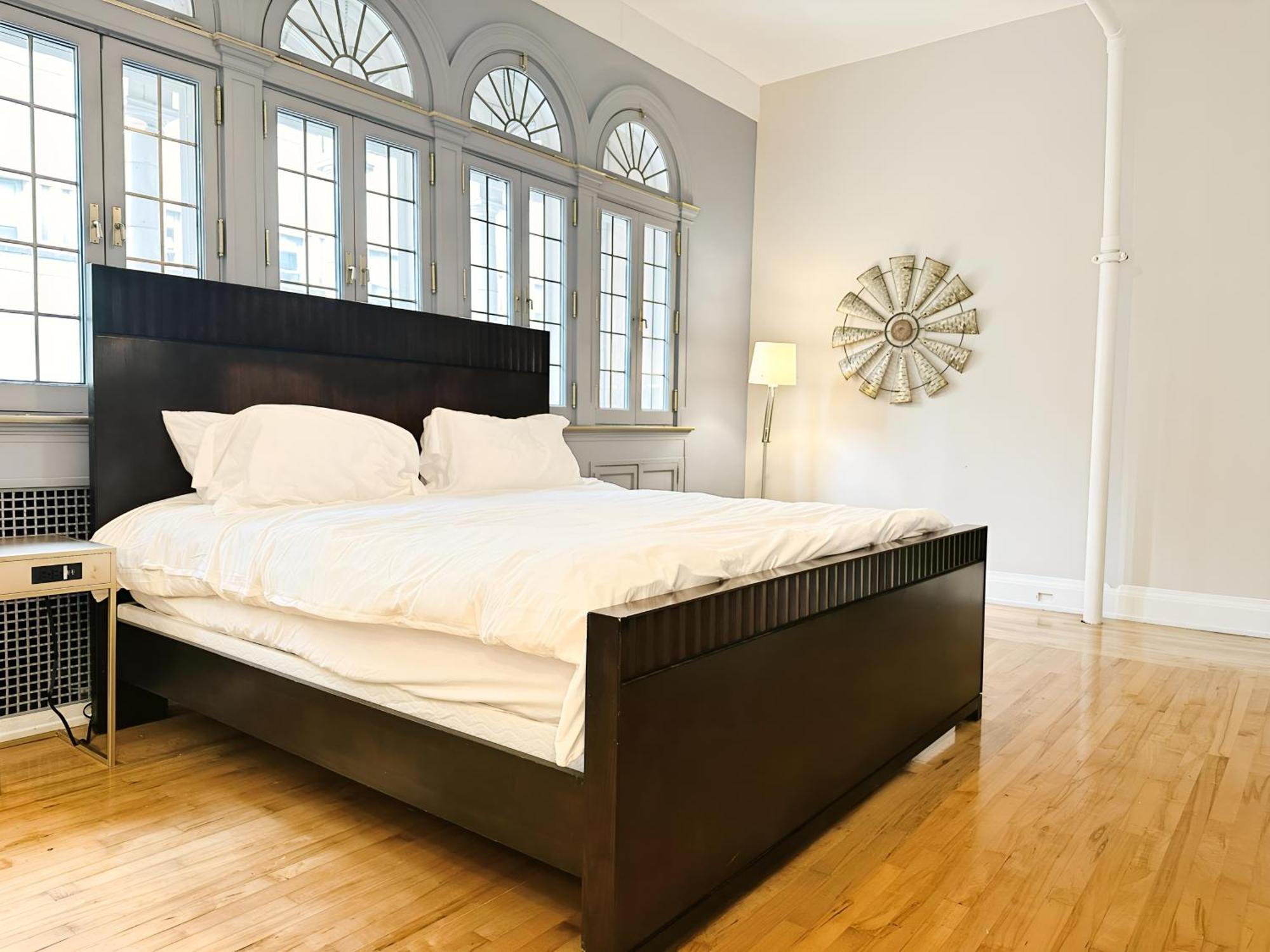 The Historic Lyric Penthouse With Private Rooftop Apartment