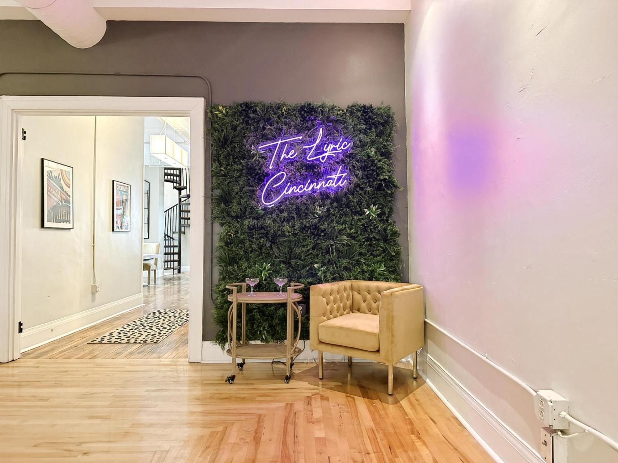 The Historic Lyric Penthouse With Private Rooftop *