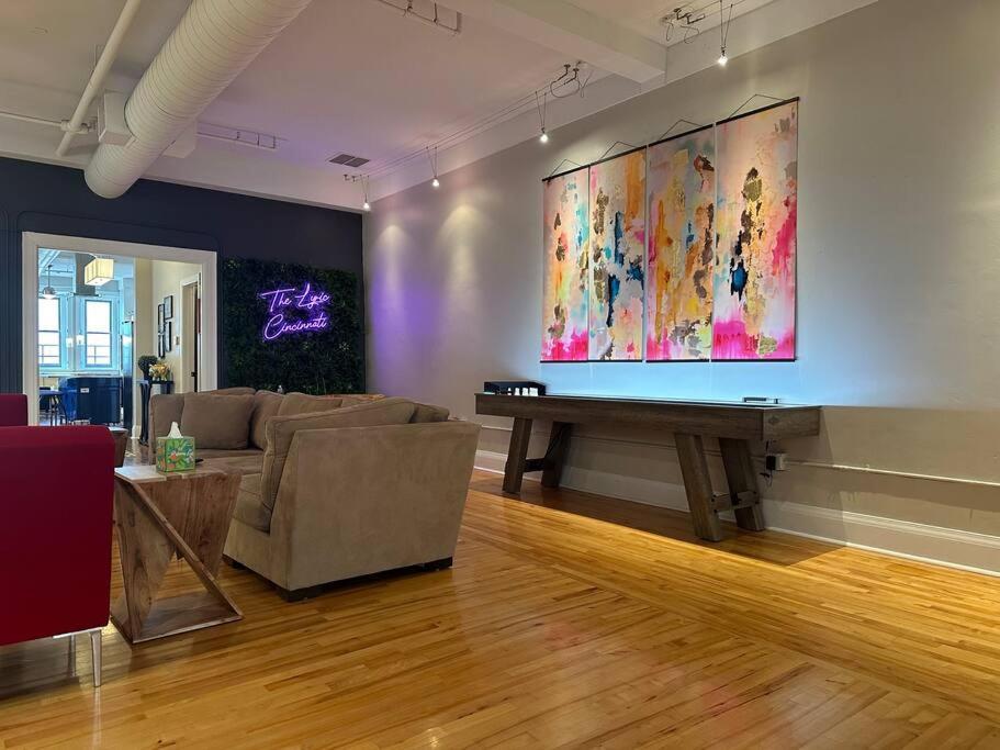 Apartment The Historic Lyric Penthouse With Private Rooftop