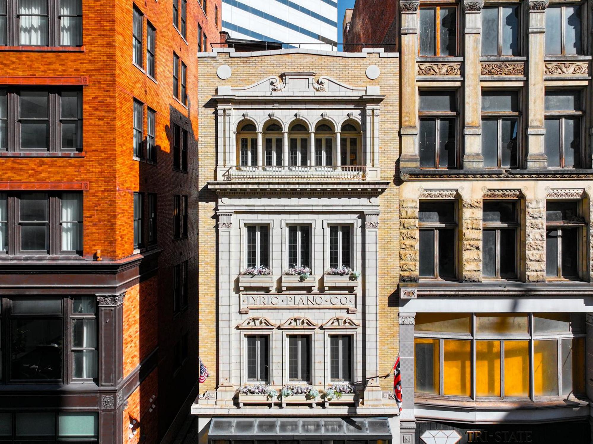 The Historic Lyric Penthouse With Private Rooftop
