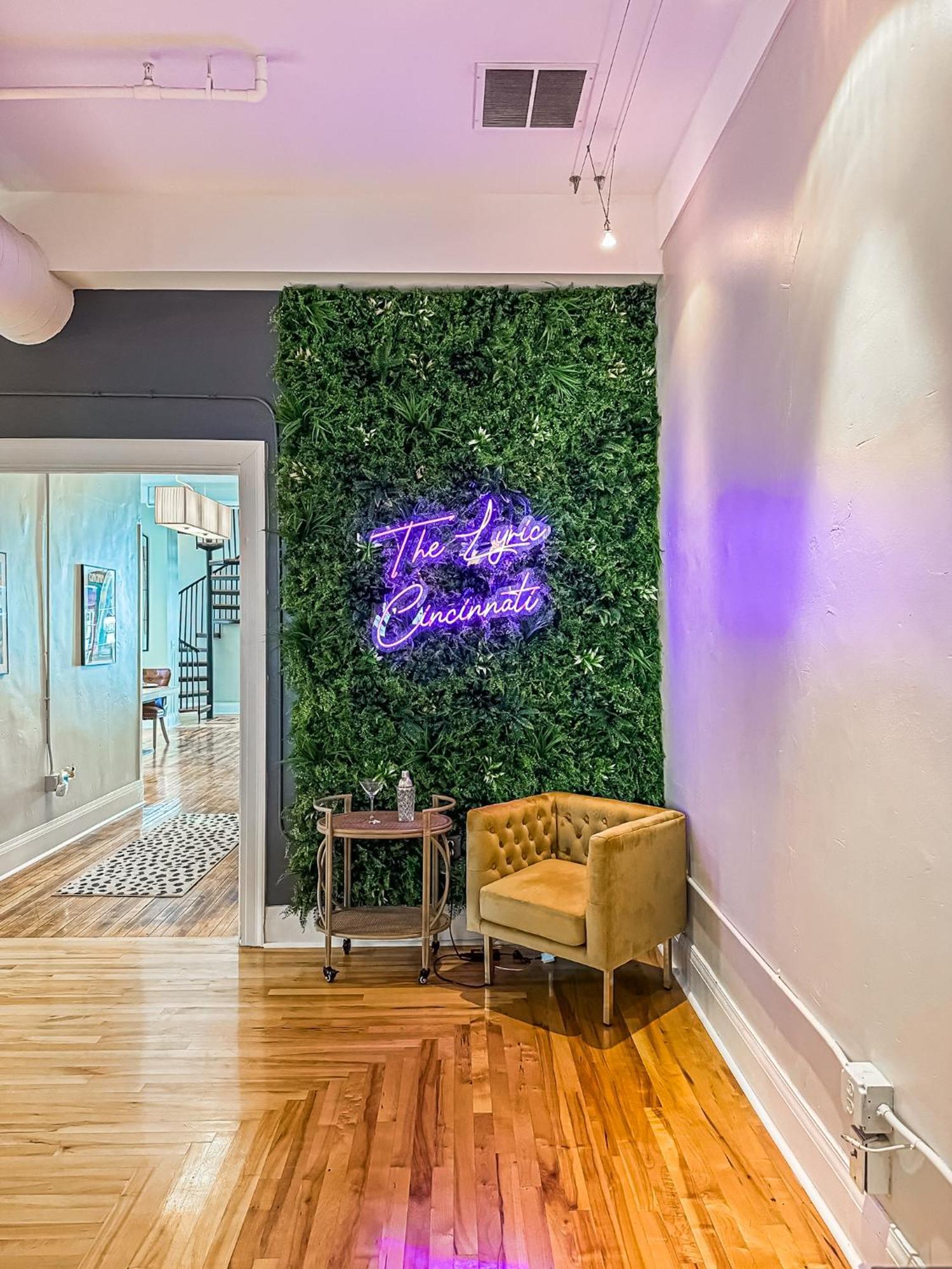Apartment The Historic Lyric Penthouse With Private Rooftop *
