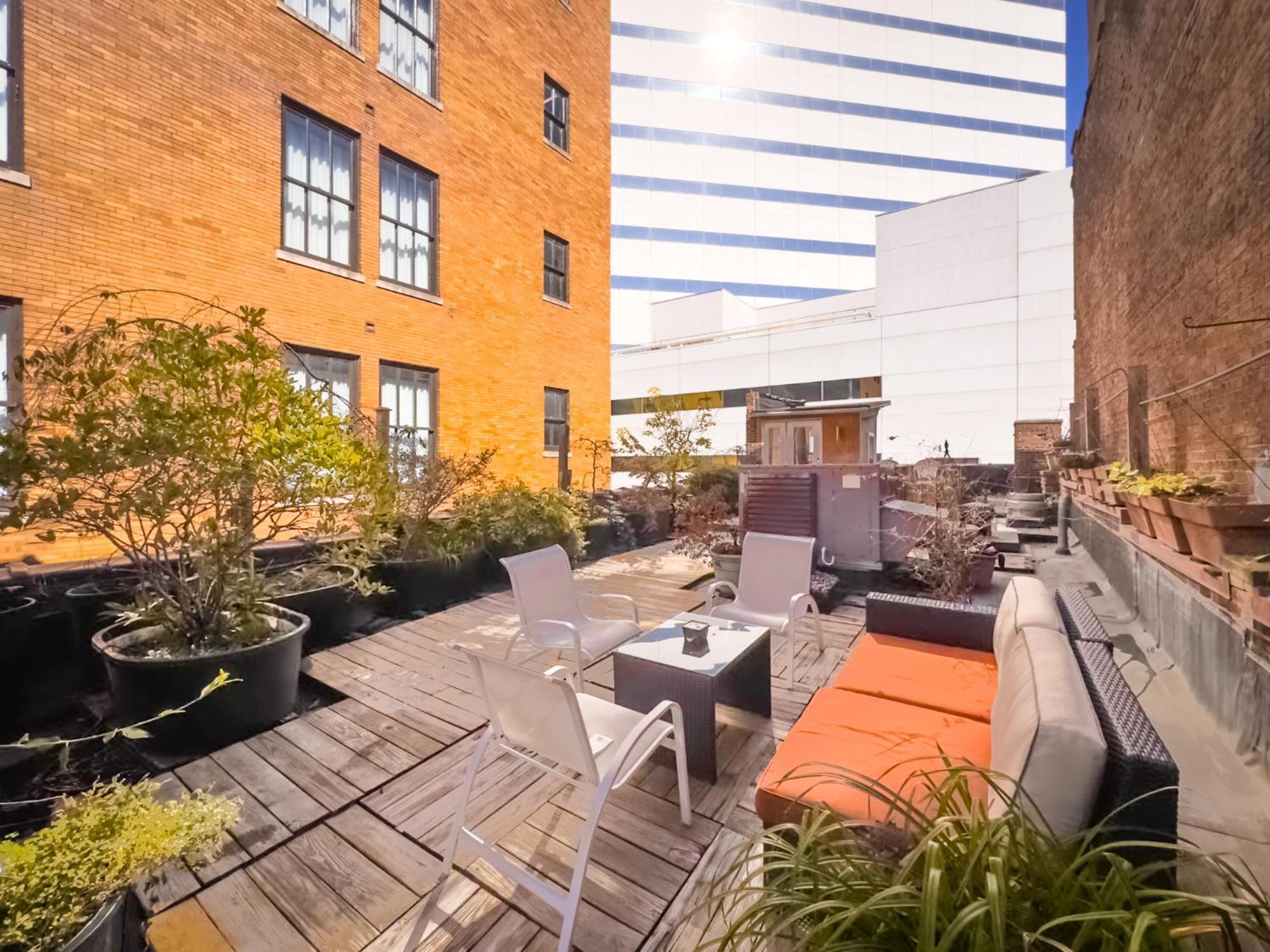 Apartment The Historic Lyric Penthouse With Private Rooftop