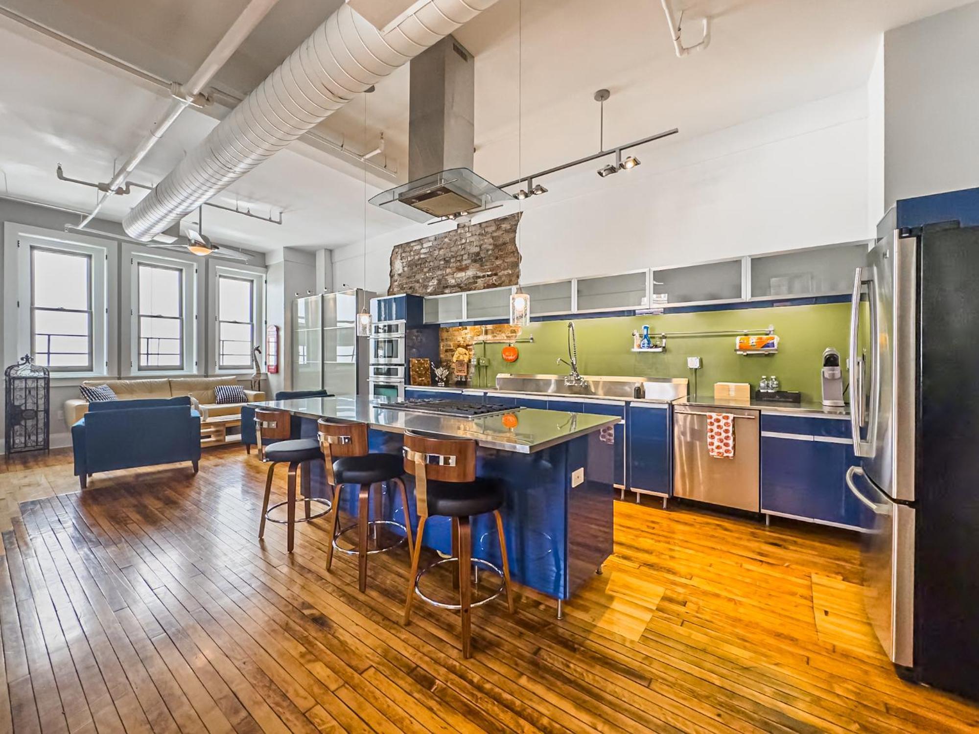 The Historic Lyric Penthouse With Private Rooftop Apartment