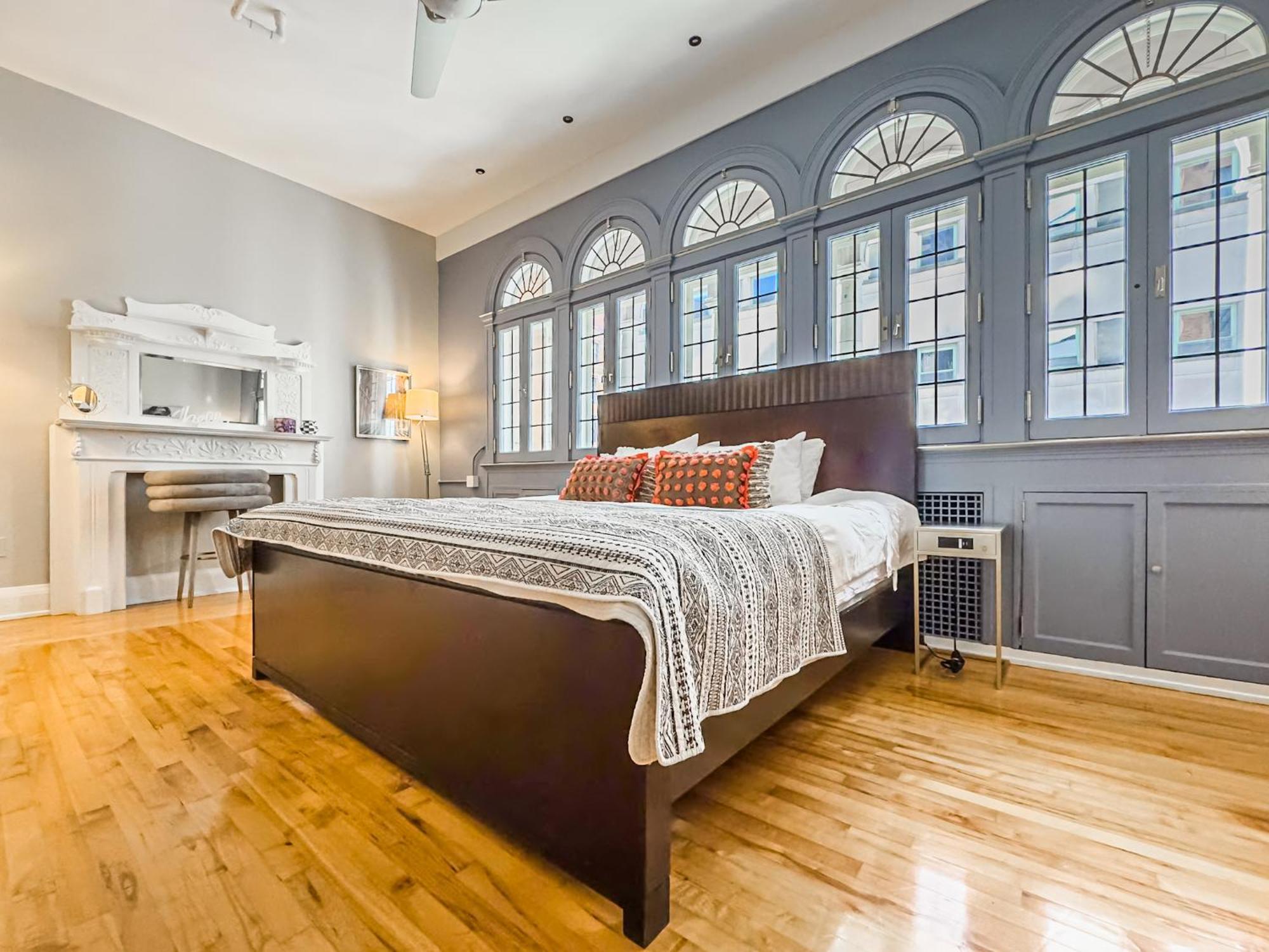 Apartment The Historic Lyric Penthouse With Private Rooftop *