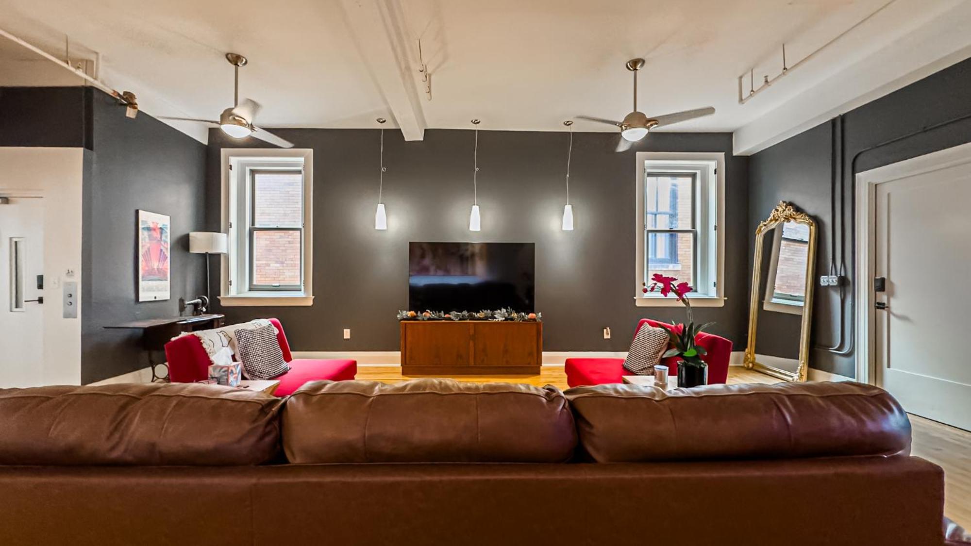 The Historic Lyric Penthouse With Private Rooftop *