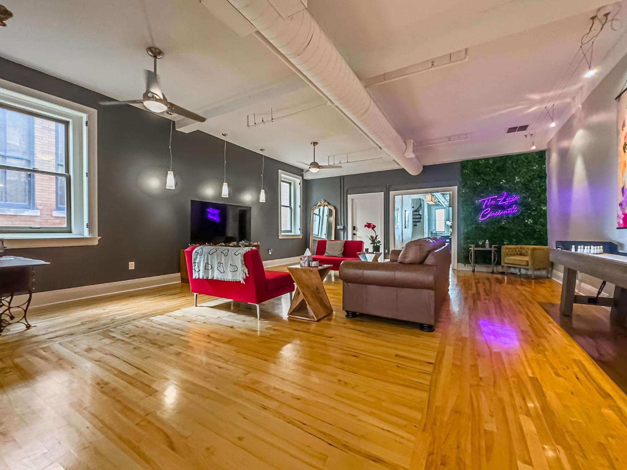The Historic Lyric Penthouse With Private Rooftop *